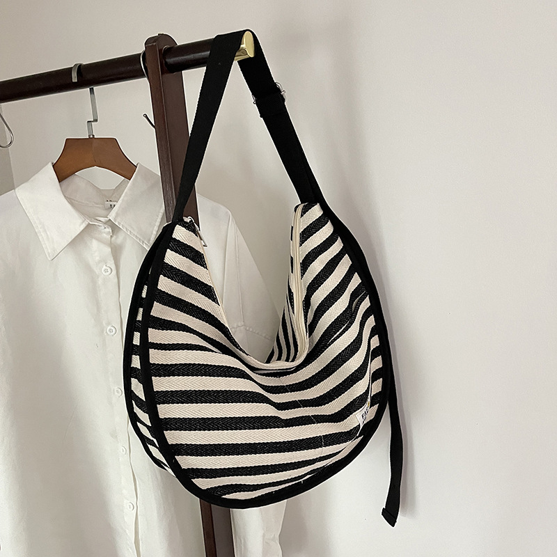 Large-capacity dumpling bag for women, Korean-style Instagram laid-back style, fresh and simple striped single-shoulder bag for young women, versatile crossbody bag Specification drawing