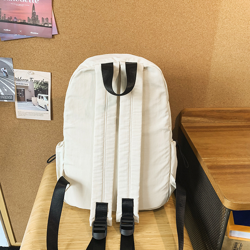 2024 New backpack for men, junior high school, senior high school and college students, large-capacity schoolbag, casual and versatile, outdoor lightweight backpack for women Application Scenario