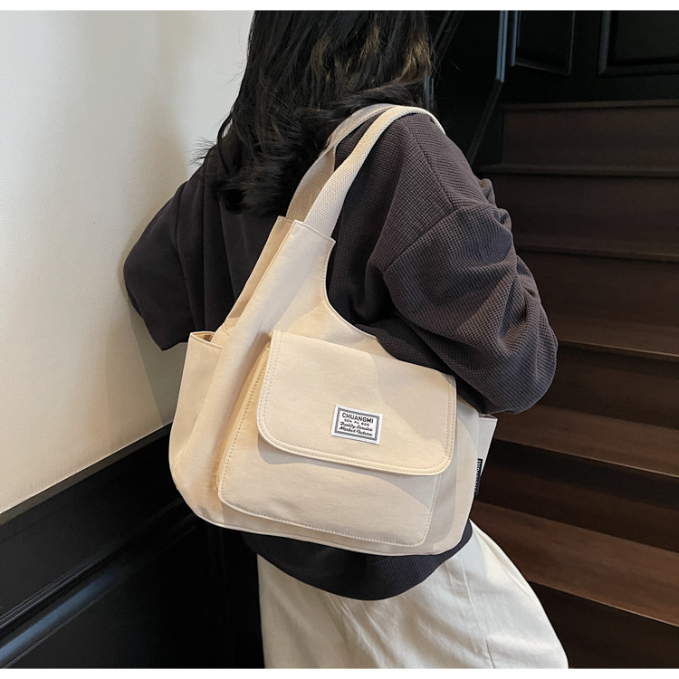 A Japanese-style InS-style retro single-shoulder bag for commuting, a niche design sense canvas bag, and a simple solid color casual commuting crossbody bag details Picture