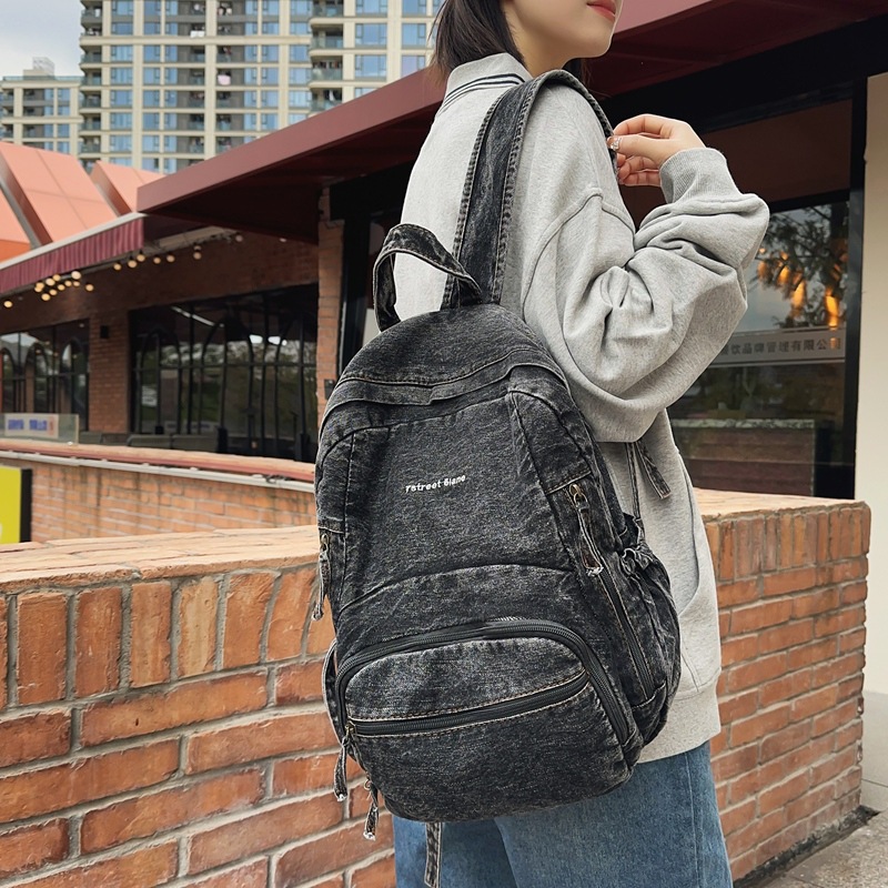 A laid-back Japanese and Korean denim backpack. It's a casual schoolbag for junior high school students and a commuting campus backpack for college students details Picture