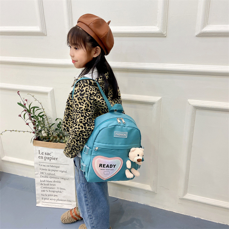 The Korean version of Cardone's 2025 spring new style backpacks, cute bear backpacks, boys', girls' and kindergarten backpacks are trendy Application Scenario