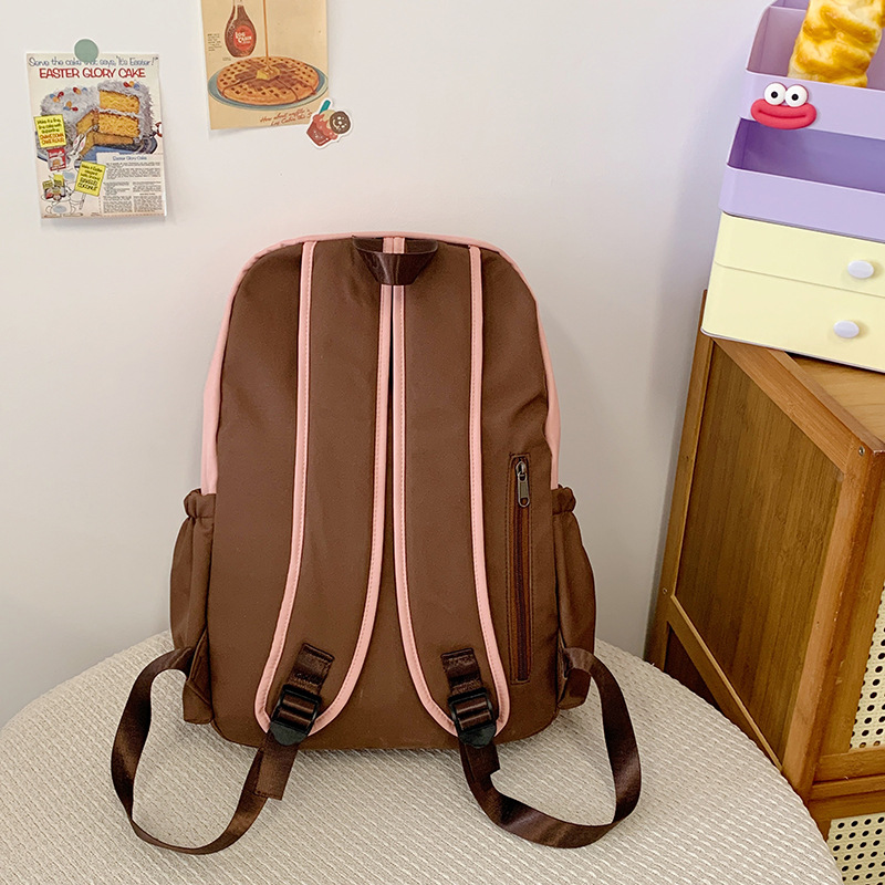 This new American-style retro backpack with a high aesthetic level is versatile and suitable for high school and junior high school students. It also features a large-capacity travel computer backpack Specification drawing
