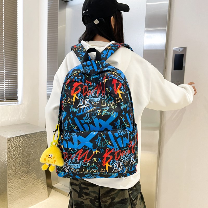 The 2025 new schoolbag is a versatile and trendy graffiti backpack for high school students and a large-capacity casual backpack for junior high school students Specification drawing