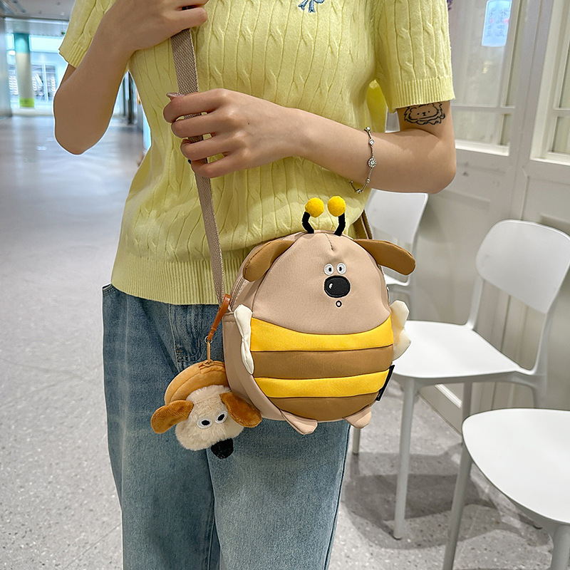 New high-quality, fresh, sweet, cute and funny puppy crossbody bag for grades 1-3, lightweight and versatile crossbody bag for commuting details Picture
