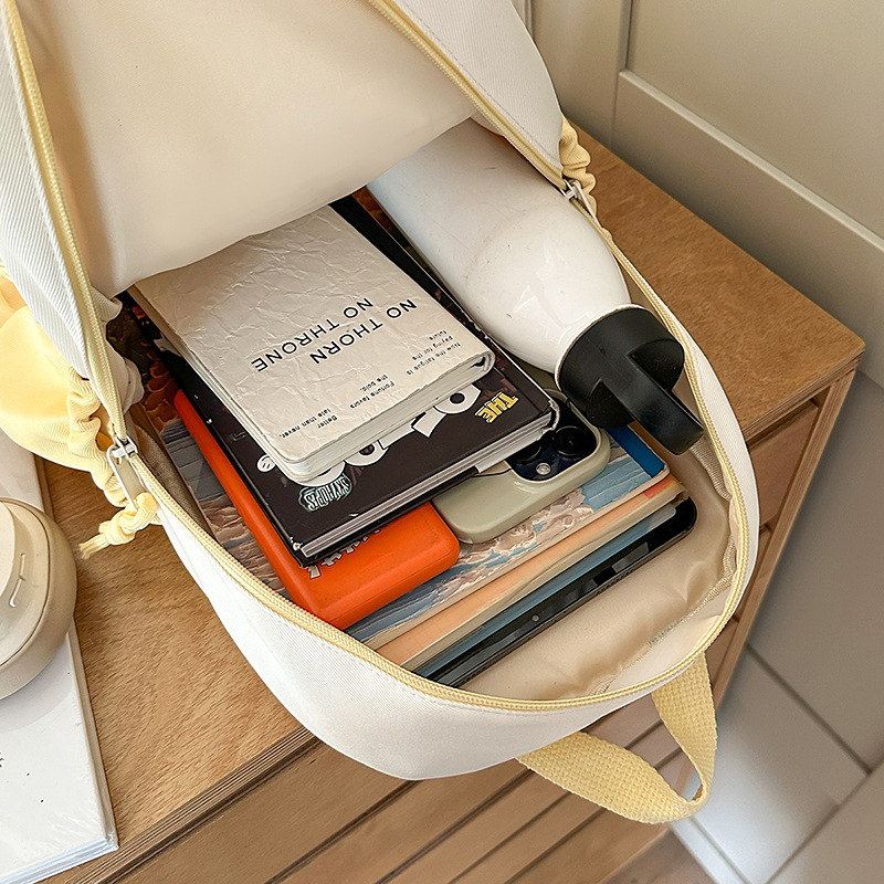 A new high-appearance-level, college-style ins fresh, sweet and cute "smug pain bag" for junior and senior high school students, a lightweight backpack Application Scenario