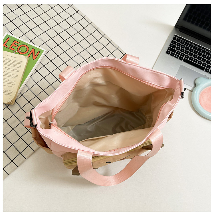 New 2025 large-capacity cartoon student tutorial bag with contrasting colors, cute single-shoulder bag, versatile for commuting, casual crossbody bag Application Scenario