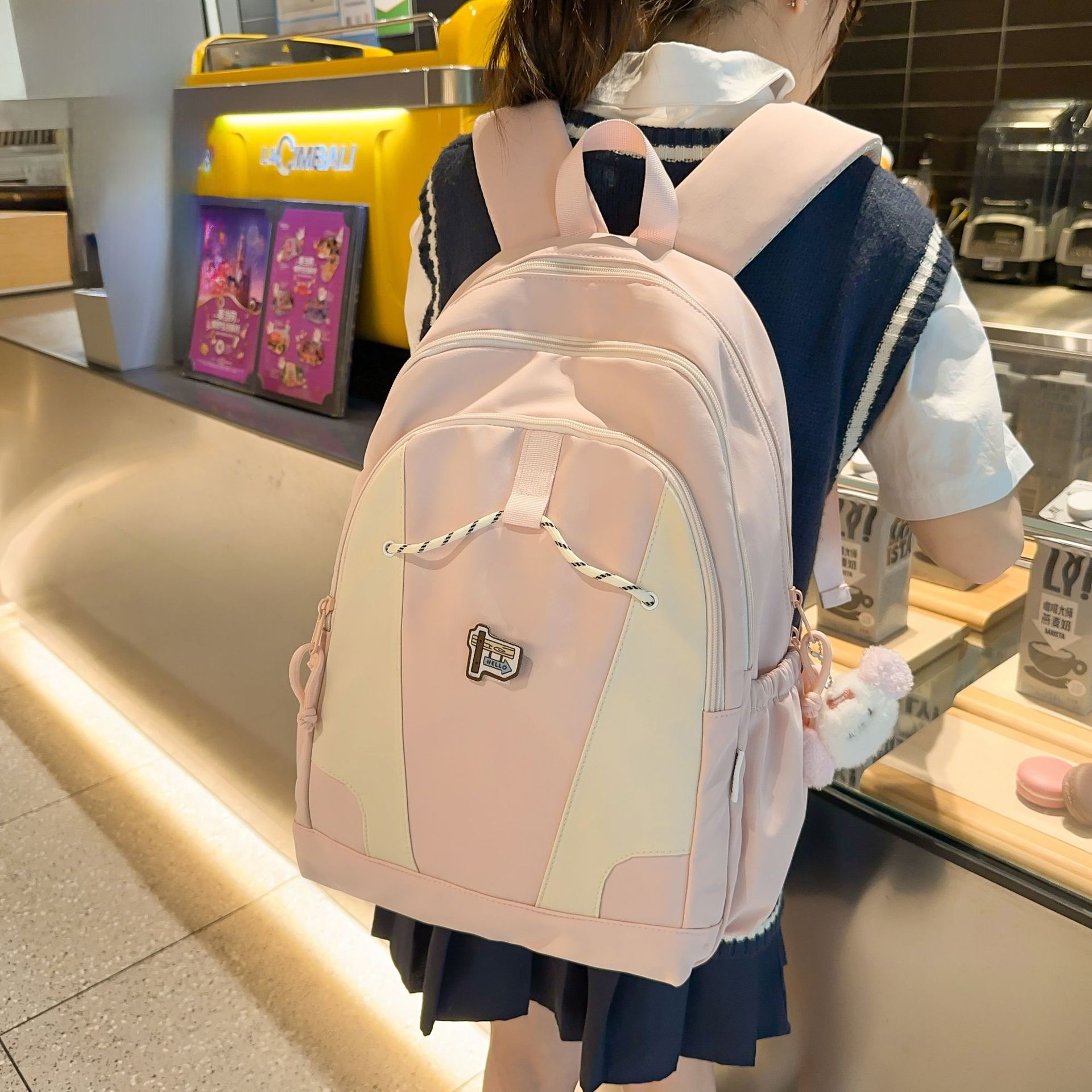A simple and cute backpack for female college students with high appearance standards, a fashionable large-capacity trendy backpack, and a sports travel computer bag Specification drawing