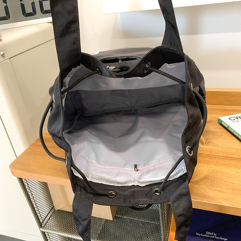 Multi-purpose drawstring drawstring bags, schoolbags, single-shoulder bags for female college students, lightweight class backpacks, and niche couple backpacks Application Scenario
