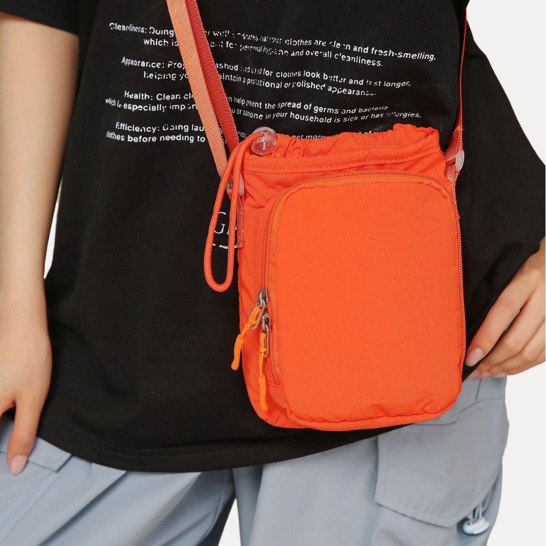 A new multi-purpose mobile phone bag with a high aesthetic level, suitable for both men and women's casual and simple commuting, as well as outdoor hiking and cycling crossbody bags details Picture