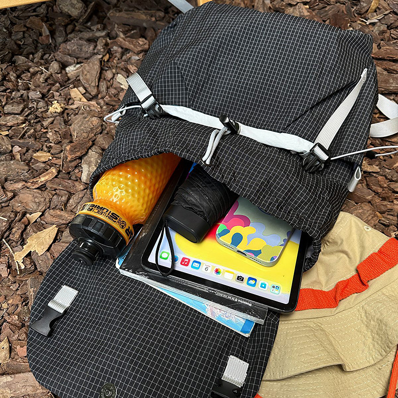 New mountain-themed ins high-appearation-level fresh solid color backpack for couples, lightweight travel and mountain climbing backpack with large capacity Application Scenario