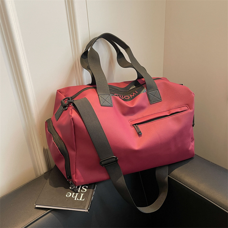 Trendy travel bags for women's short trips, dry and wet separation fitness bags, women's sports crossbody bags Application Scenario