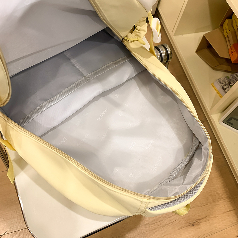 A new high-appearancy-level multi-layer fresh and light backpack for junior and senior high school students, sweet and versatile, with color-blocking embroidery and lightweight backpacks Application Scenario
