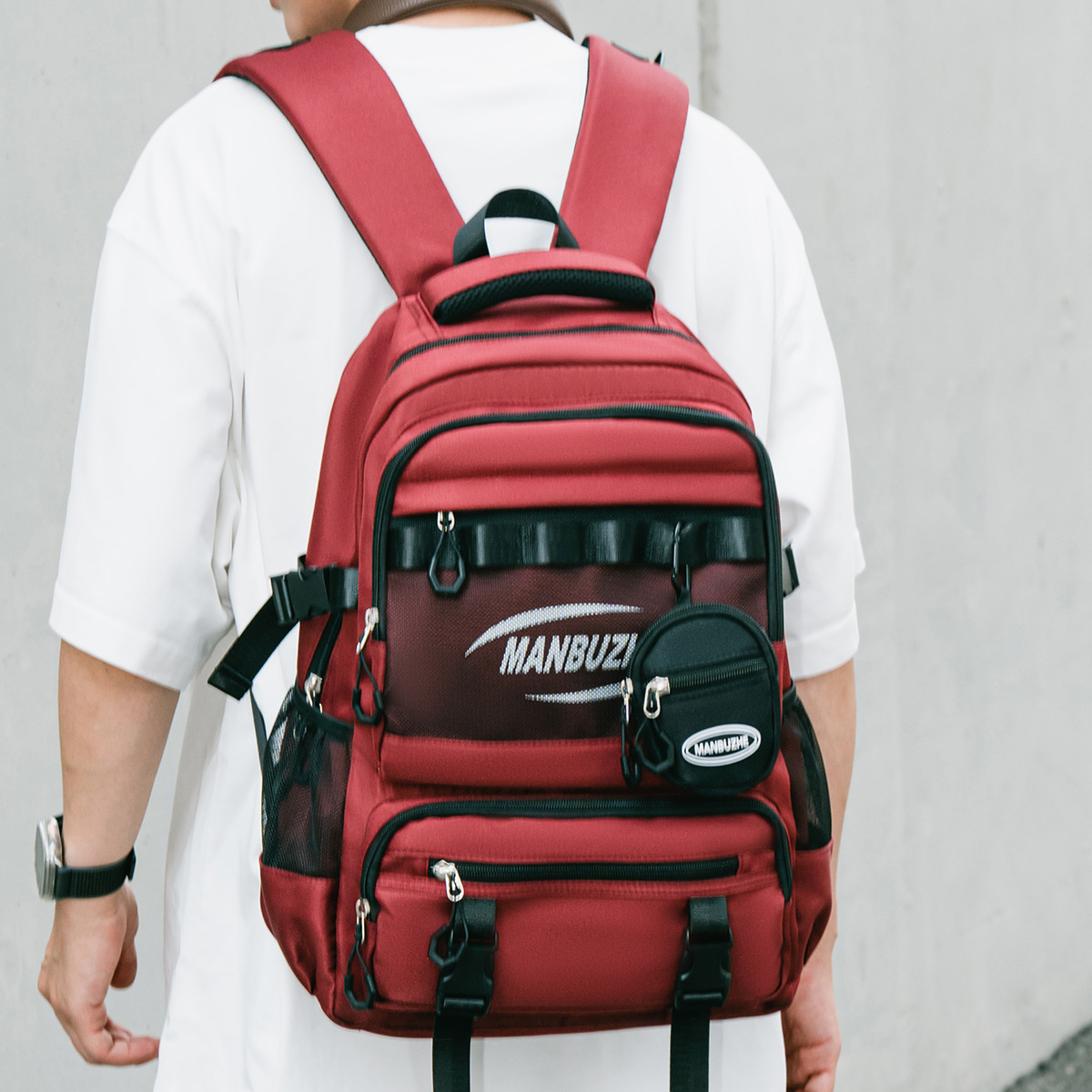 A new Korean-style Instagram backpack with a high aesthetic level, cool and trendy multi-pocket design, simple and lightweight, and a large capacity backpack for travel and mountain climbing full figure
