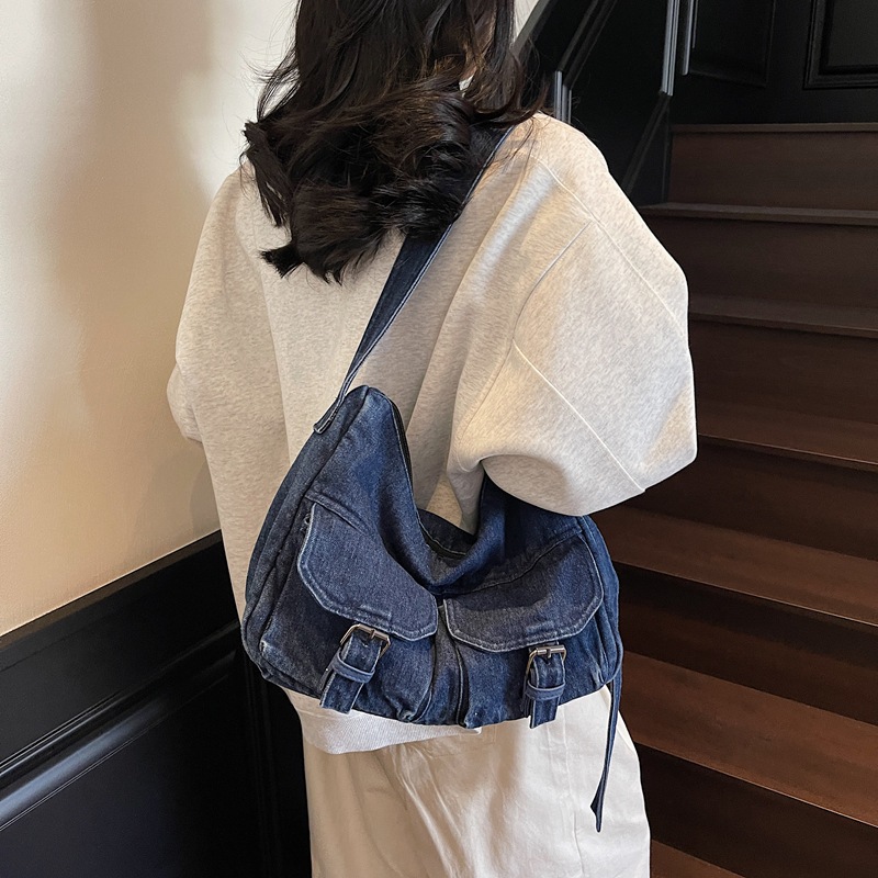 2025 New niche underarm bag, forest-style trendy Korean retro messenger bag, simple single-shoulder bag, versatile crossbody bag full figure