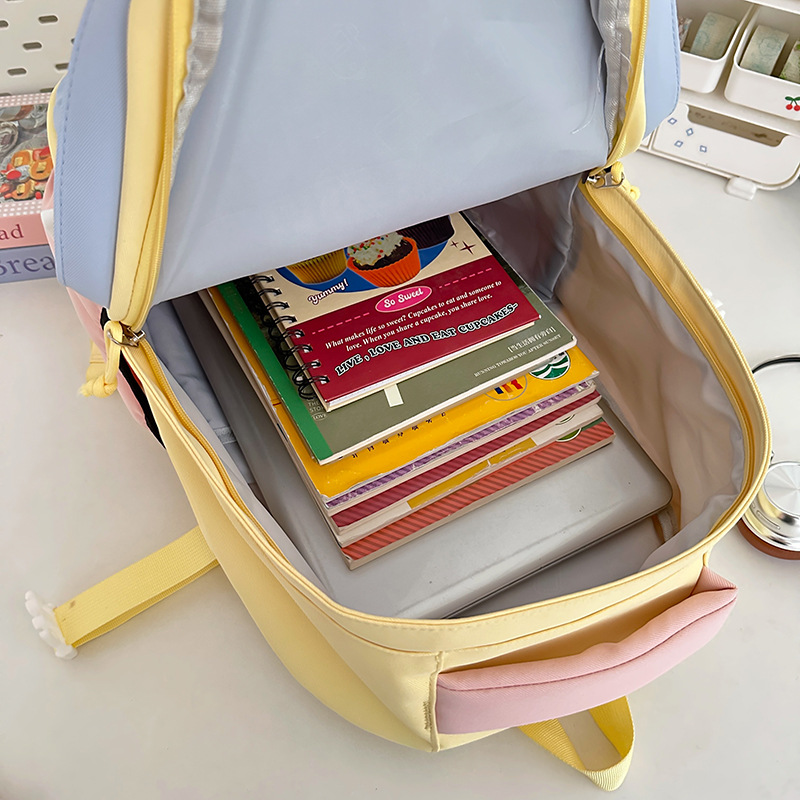 A new high-appearance-level Japanese ins fresh and sweet color-blocking backpack, a lightweight backpack for junior and senior high school students Application Scenario