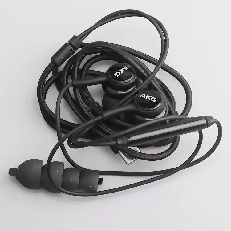 Compatible with Samsung's original S20 headphones, Type-c in-ear earbuds, and AKG's universal S22 headphones with microphone and bass details Picture