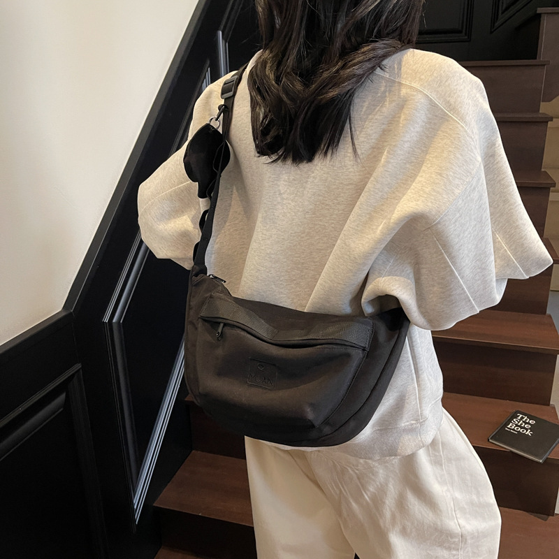 New fashionable single-shoulder women's bag, 2025 new casual and versatile commuting bag, simple crossbody bag for going out, dumpling bag full figure