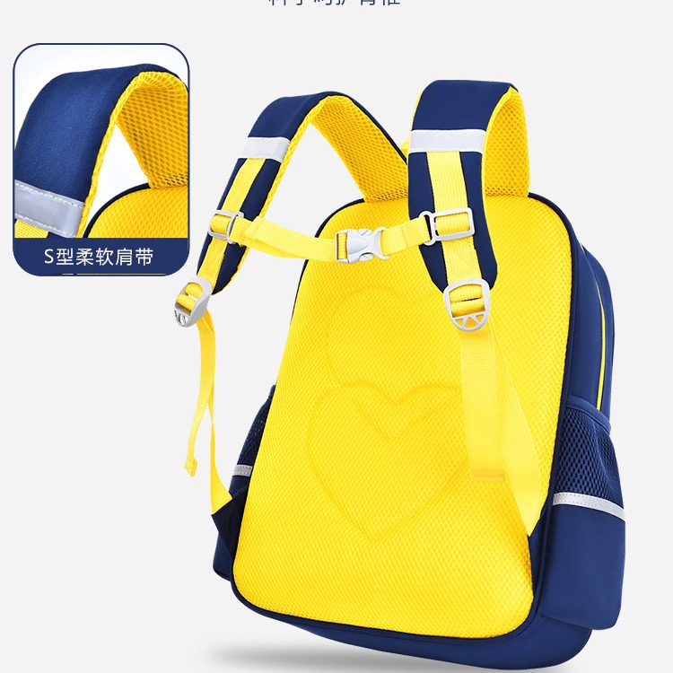 Astronaut's new schoolbag for boys and girls in primary school is a lightweight, wear-resistant and large-capacity children's backpack that supports the spine and reduces the load Application Scenario