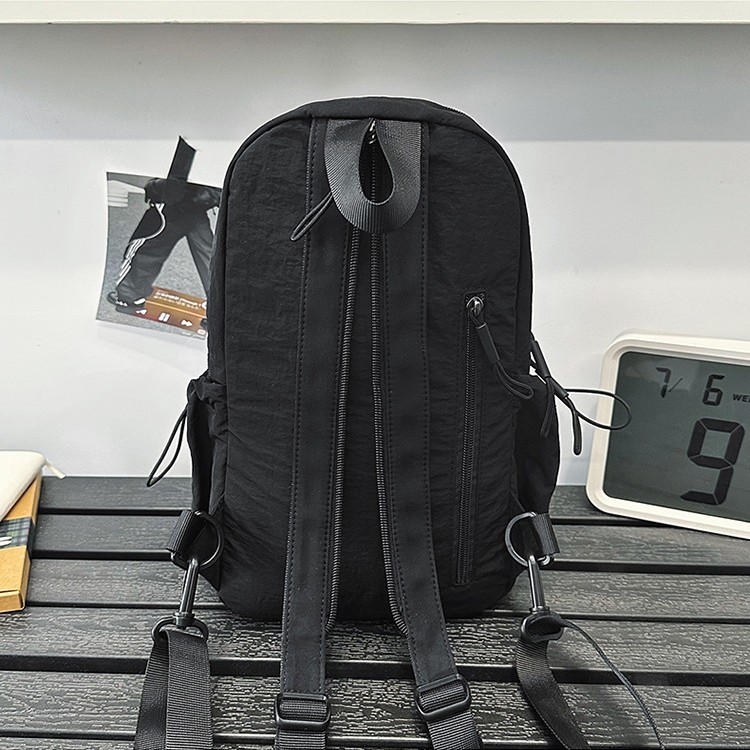 Solid-color outdoor mountaineering waterproof pleated backpack, light and casual travel crossbody bag, niche and versatile simple chest bag Specification drawing