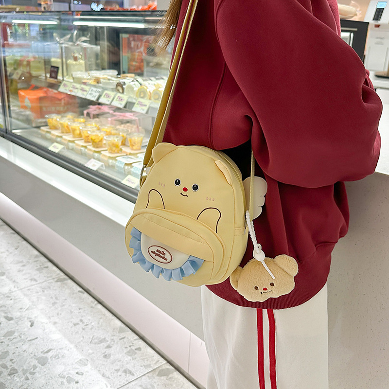 Japanese-style InS-style cute cartoon versatile children's play crossbody bag, sweet, soft and adorable, cute and lightweight single-shoulder bag details Picture