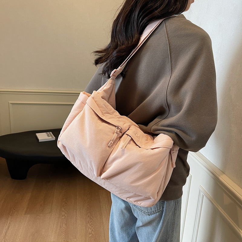 Canvas bag for women, large capacity 2024 new autumn and winter versatile casual crossbody bag, simple and fashionable commuter tote bag details Picture