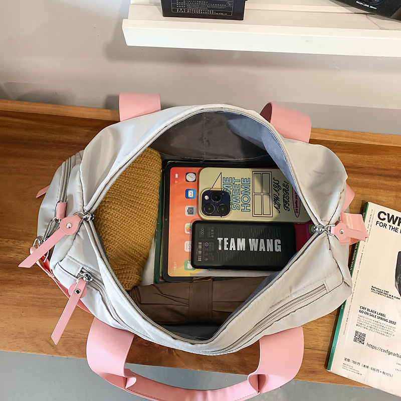 A new solid-color casual, simple and lightweight travel and fitness sports bag for women with a high appearance level and large capacity Application Scenario