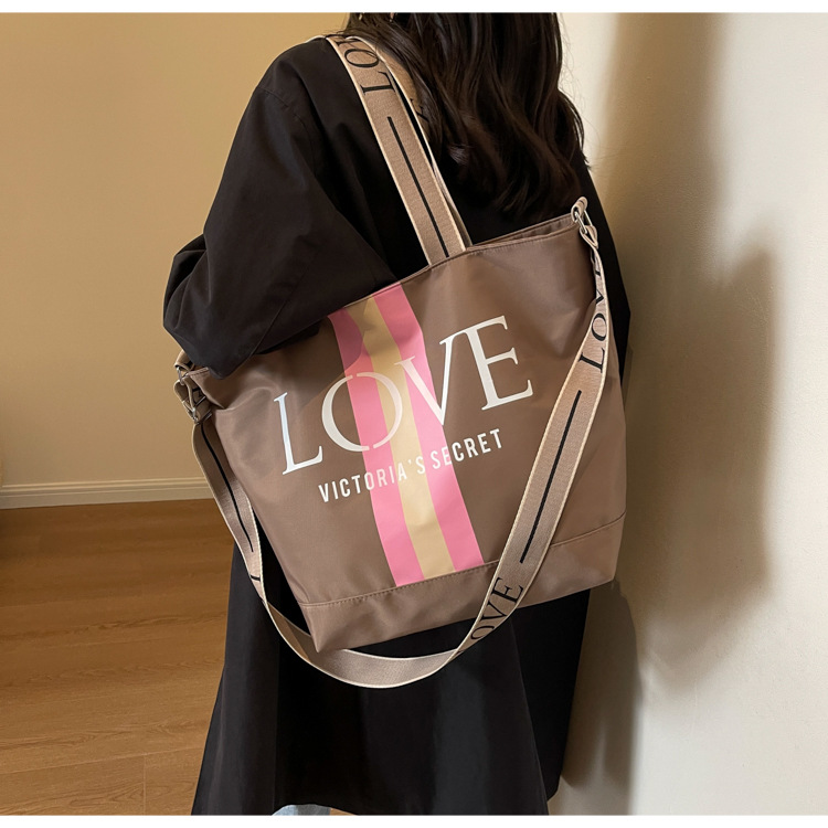 2025 New canvas bag, large-capacity hand-held tote bag, simple, casual and versatile shoulder bag, fashionable yoga bag full figure