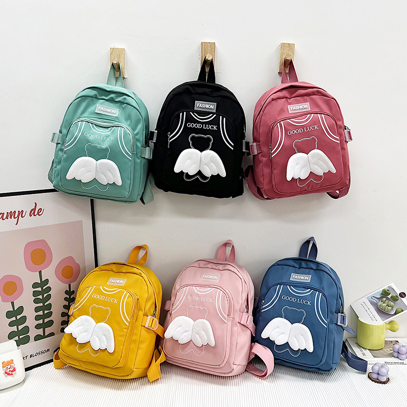 Wholesale of new children's backpacks and gift bags for spring 2022, featuring cartoon bear backpacks for boys and girls in kindergartens full figure