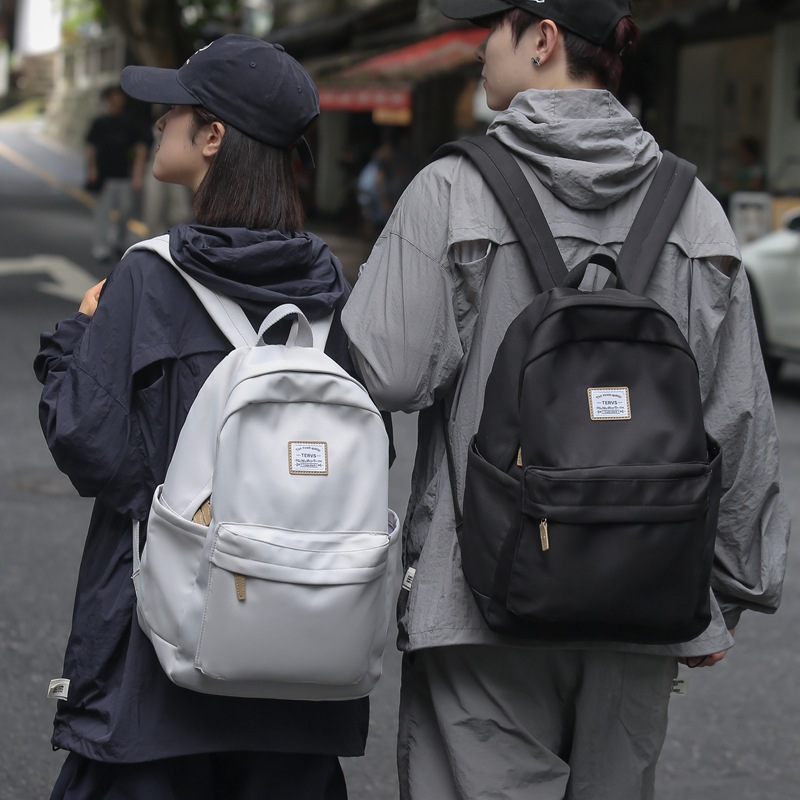 A simple Instagram backpack for girls, a large-capacity campus backpack for junior and senior high school students, and a lightweight backpack for college students full figure