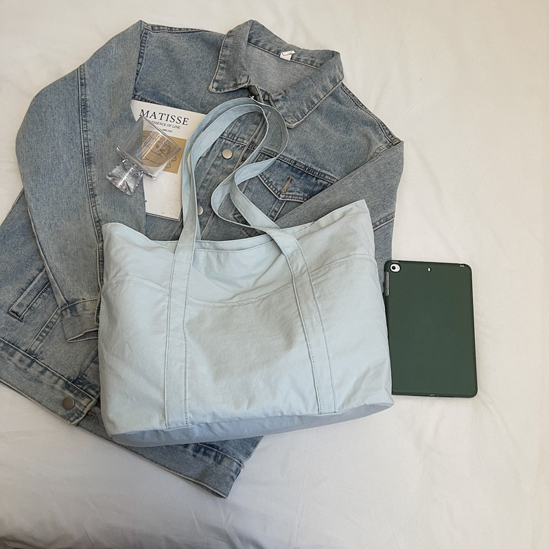 Canvas bag, women's tote bag, large capacity, 2025 new style, trendy and versatile shoulder bag, texture, class and commuting handbag Application Scenario
