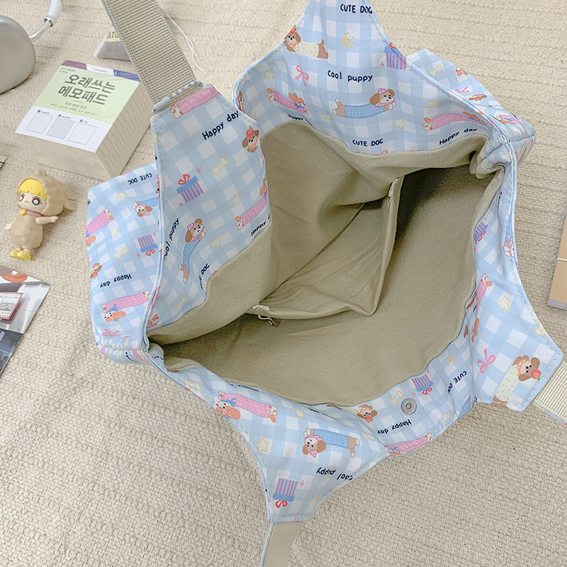 2025 New cute single-shoulder bag for girls, ins fashionable tote bag for women's commuting, fresh and large-capacity handbag Application Scenario