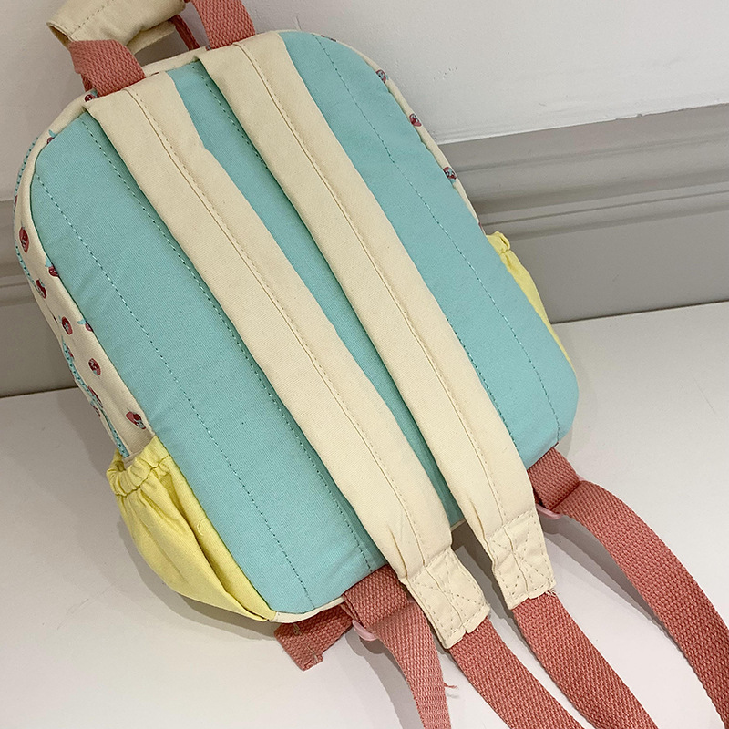 2024 New canvas strawberry-printed girls' schoolbag, dopamine color-blocking backpack, cute mini commuter bag Specification drawing