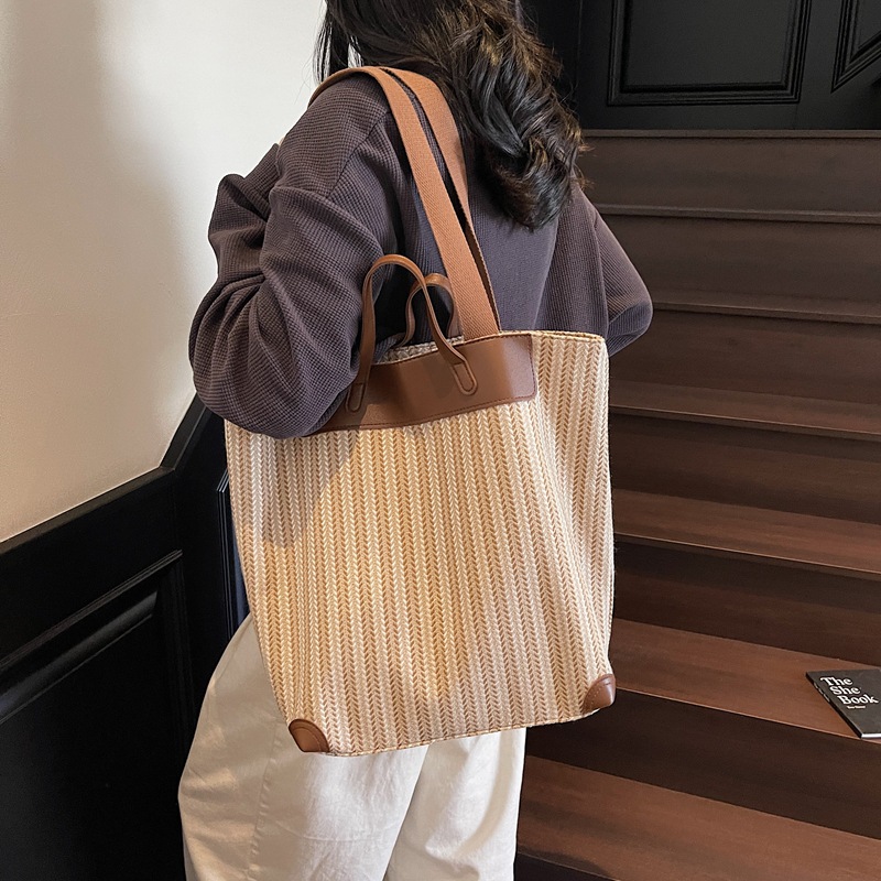 2025 New commuter summer Fashion large-capacity casual tote bag, single-shoulder striped versatile women's underarm bag details Picture