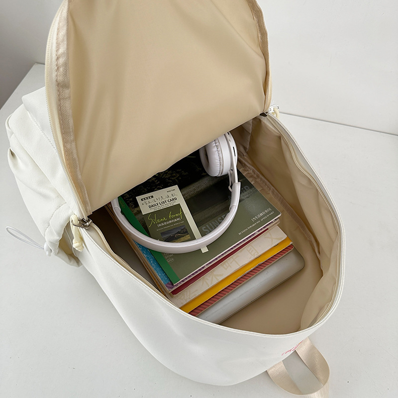 A new high-appearance-level, fresh and sweet candy-colored backpack from Forest-themed ins, a lightweight and large-capacity backpack for junior and senior high school students Application Scenario