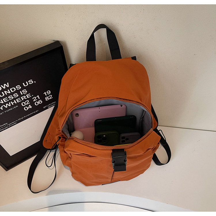 Lightweight backpack for college students, large-capacity, simple, fashionable and versatile travel bag, daily casual commuting backpack Application Scenario