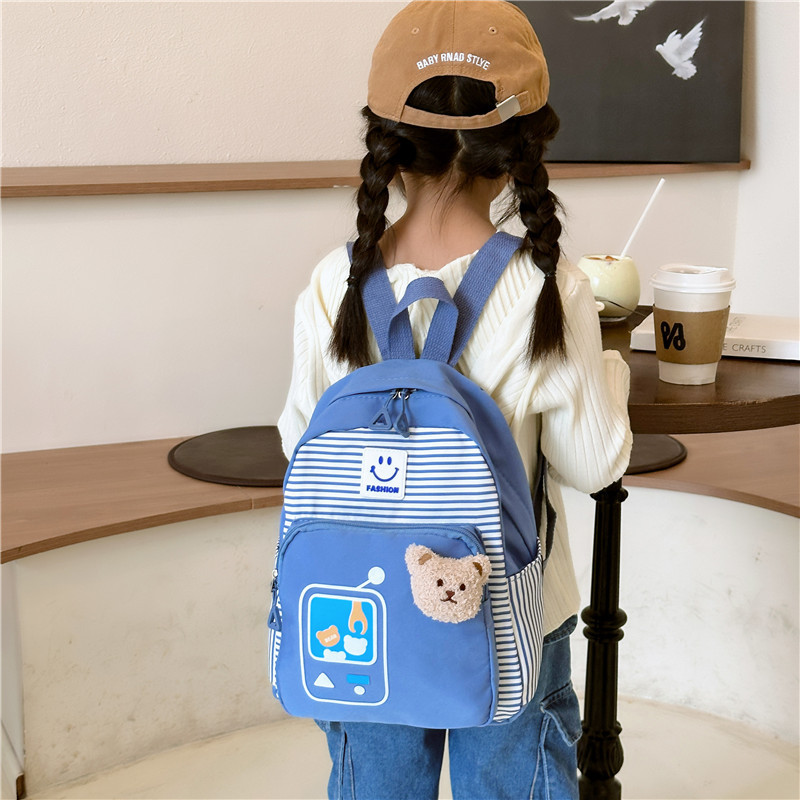 The 2023 new children's bag features a cute and three-dimensional cartoon design. It's a small schoolbag for kindergartens and a lightweight backpack for going out details Picture