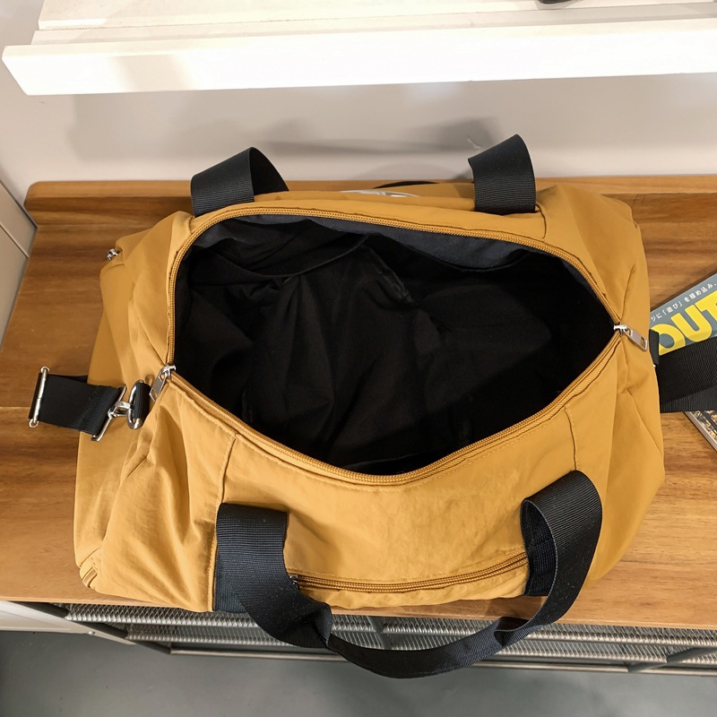 Sports yoga fitness bag, short-distance lightweight travel bag, large-capacity women's storage crossbody backpack, men's commuting handbag Application Scenario