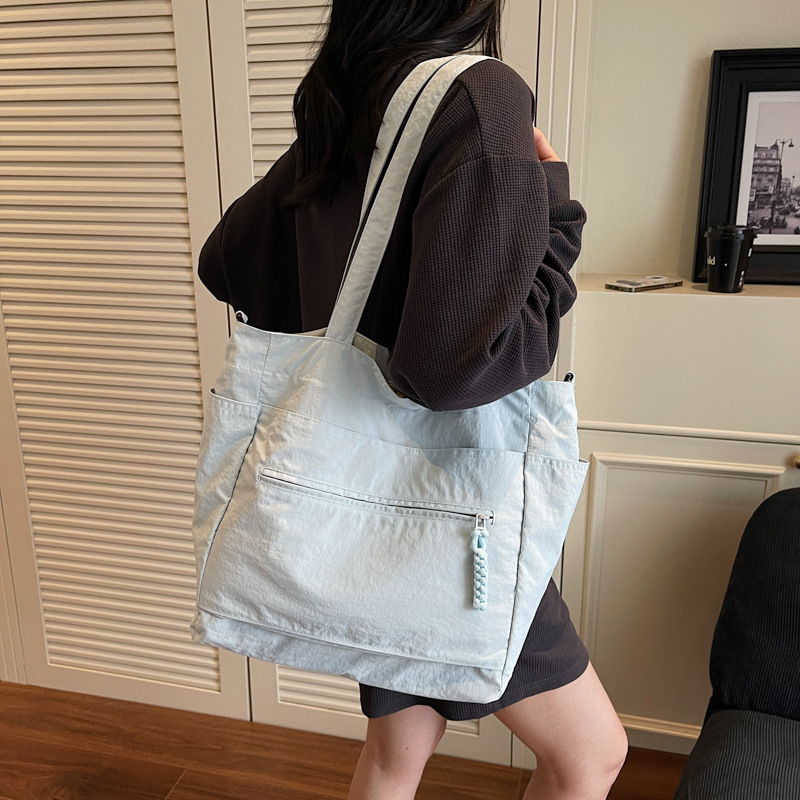 A new Japanese-style commuter forest-themed artistic large-capacity tote bag, a casual, simple and versatile commuter crossbody bag for women full figure