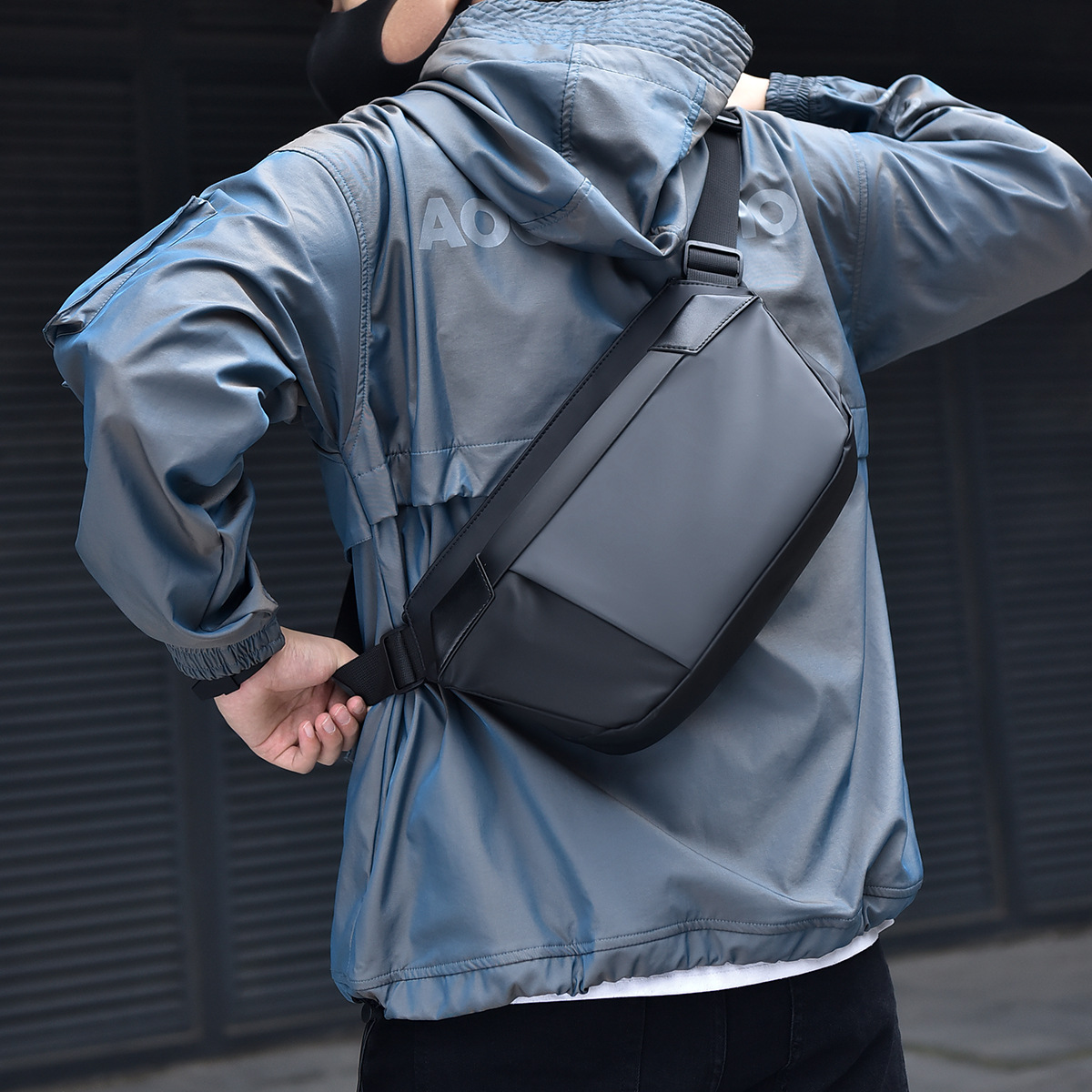 Men's crossbody bag, trendy brand chest bag, men's crossbody bag, light and casual, portable functional bag, color-matched crossbody chest bag details Picture