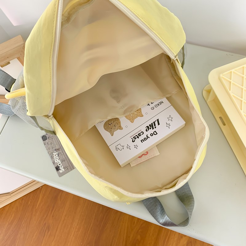 This is a new cute Korean-style children's study backpack for summer. It's a cute ice cream color-matched soft girl travel backpack Application Scenario