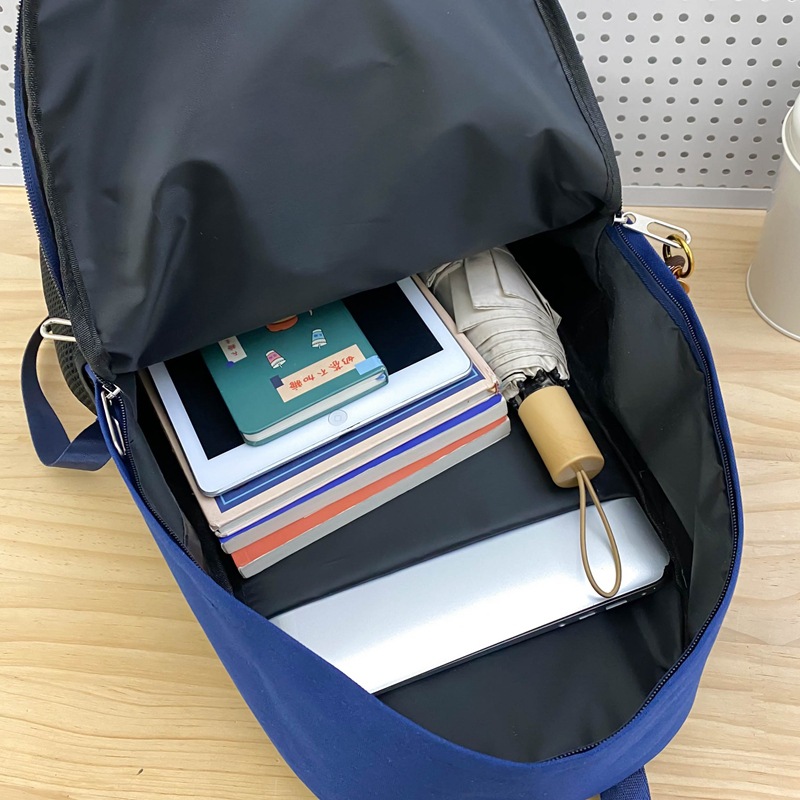 The new shark glow-in-the-dark and funny backpack is fashionable and versatile. It is a large-capacity, trendy and cool travel and casual backpack for students Application Scenario