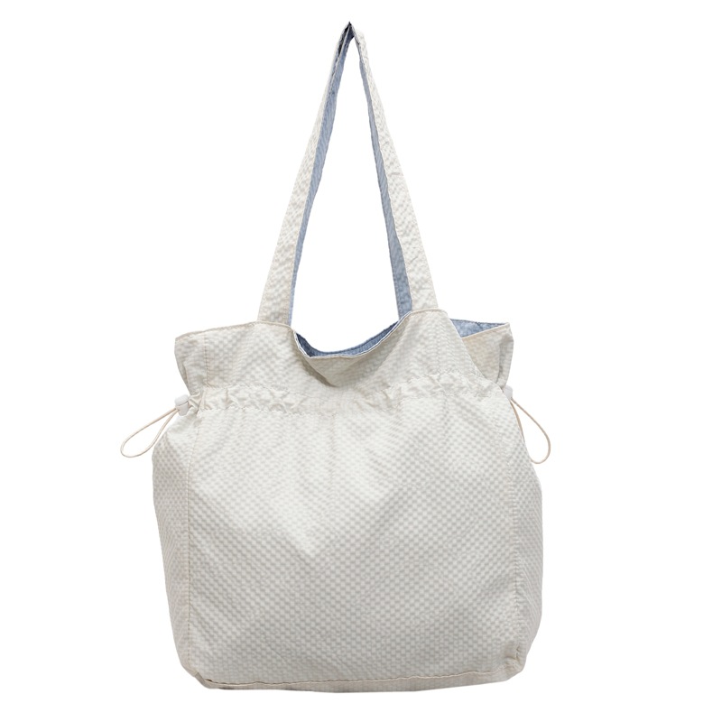 A new Korean-style ins solid color lightweight pleated crossbody bag for women's casual, simple and lightweight commuting, fashionable and versatile crossbody bag Item Picture