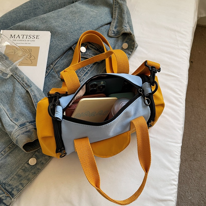 A new Korean version of Instagram's fresh and light dopamine-contrasting color small square bag, a casual and simple crossbody bag for shopping, going out and traveling Application Scenario