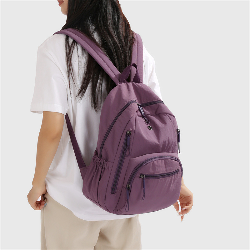 A new mountain-style ins high-appearancelevel fresh short-distance travel bag for women, a lightweight outdoor travel backpack with large capacity full figure