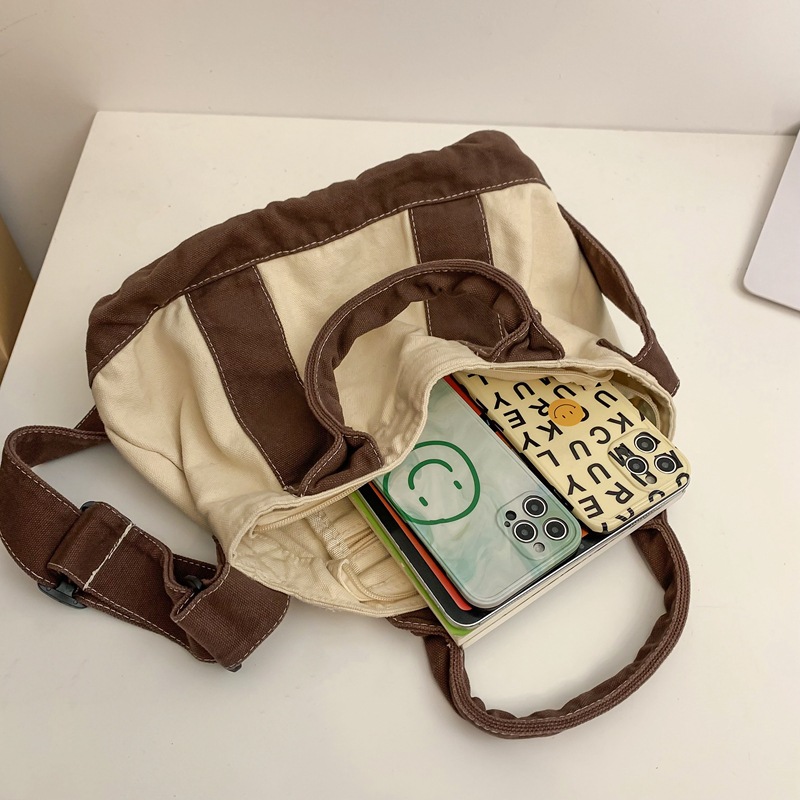 A simple and stylish Japanese Instagram casual canvas single-shoulder bag, a literary and artistic hand-held crossbody bag for a girl's outing Specification drawing