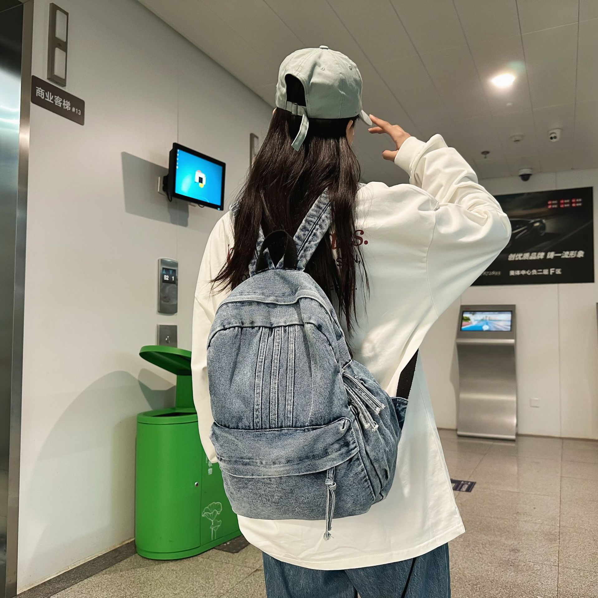 This retro solid-color denim backpack is simple and large-capacity, a versatile casual travel bag for junior and senior high school students details Picture