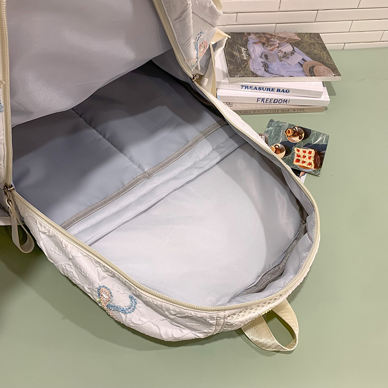Schoolbag for female junior high school students, high appearance level, cute bow backpack, large-capacity backpack for primary school students from grades three to six Application Scenario