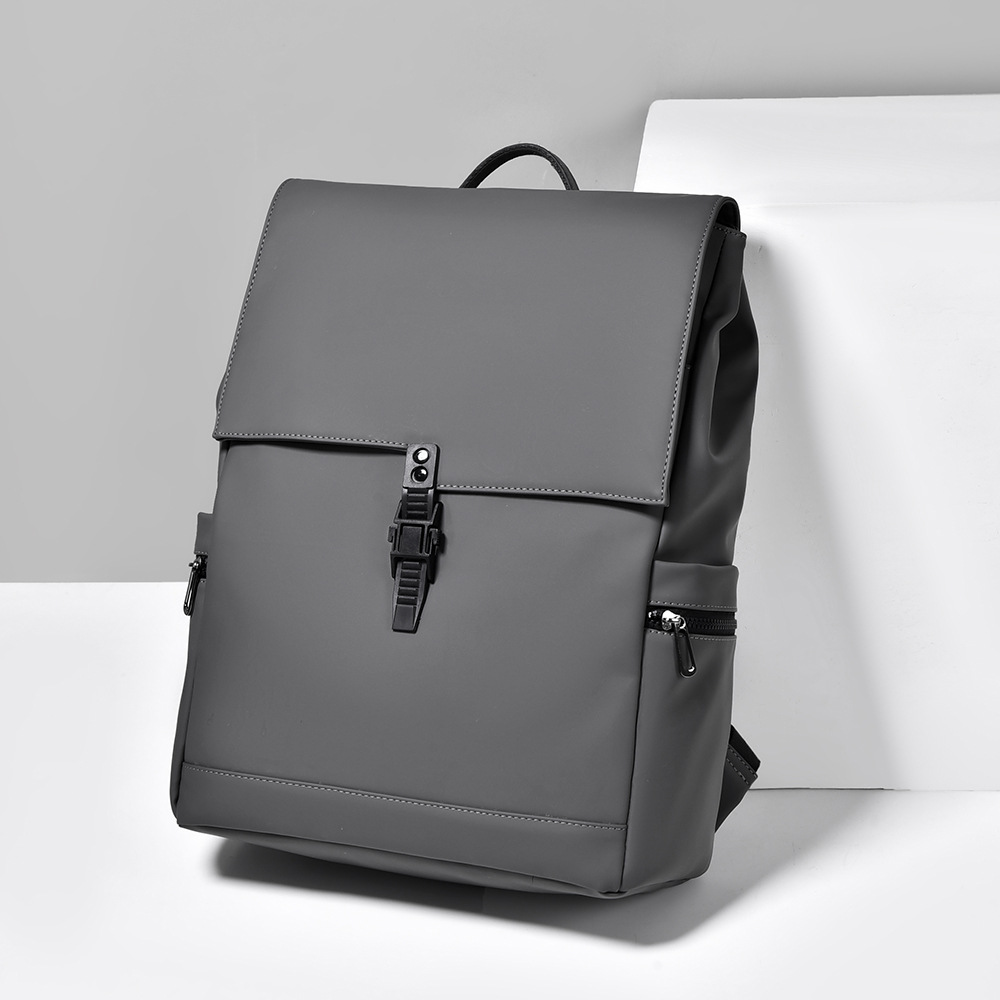 The new men's casual backpack exudes a sense of high-end fashion and individuality. It is a simple and casual solid-color backpack for men Application Scenario