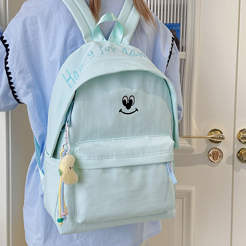 The new schoolbag is a Japanese-style Instagram soft, cute and lightweight backpack with a high level of appearance and a college style. It is a backpack for college students to attend classes full figure