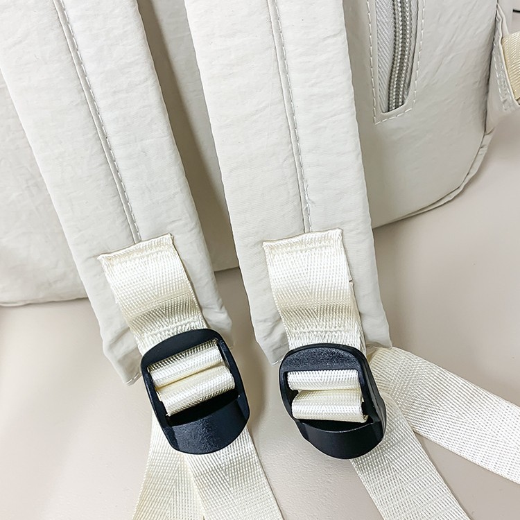 A new high-appeal college-style backpack for junior and senior high school students, featuring a simple, lightweight and outdoor commuting design with a large capacity Specification drawing